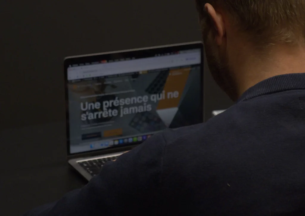Travail sur un site internet depuis un ordinateur portable